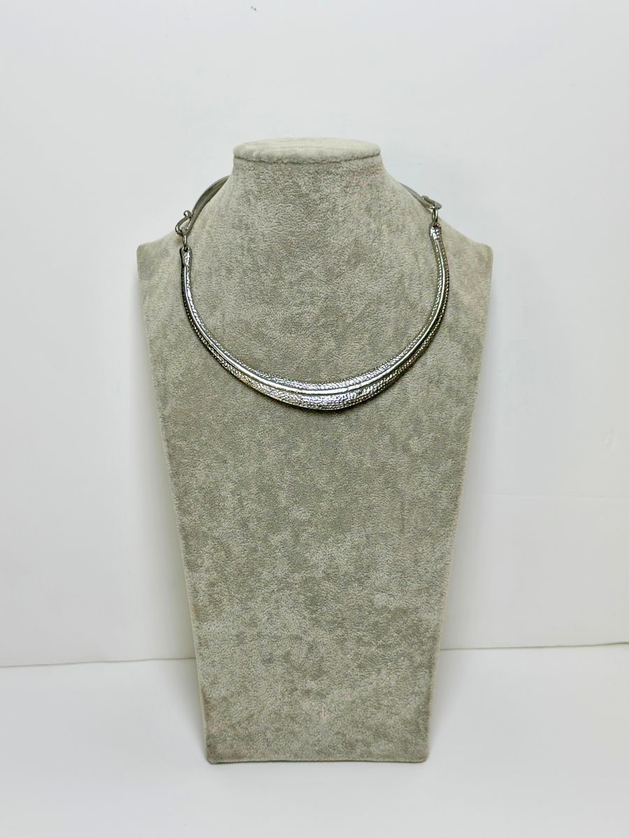 Ασημί κολιέ